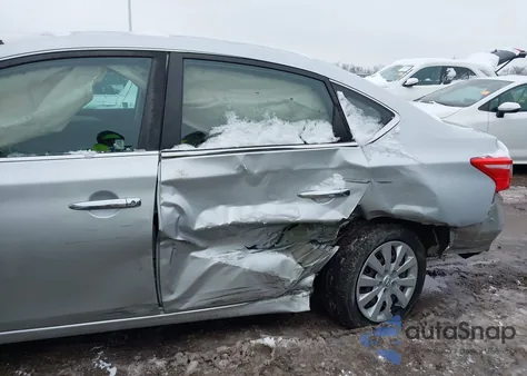 2017 Nissan Sentra S z USA, uszkodzony, nr VIN 3N1AB7AP7HY372121